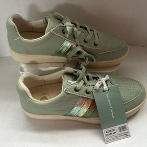 REVITALIGN Women's Belmont Metallic Stripe Tennis size 9.5B